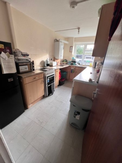 2 Bed Ground Floor Flat In Warwick - Wants 2-3 bed house 